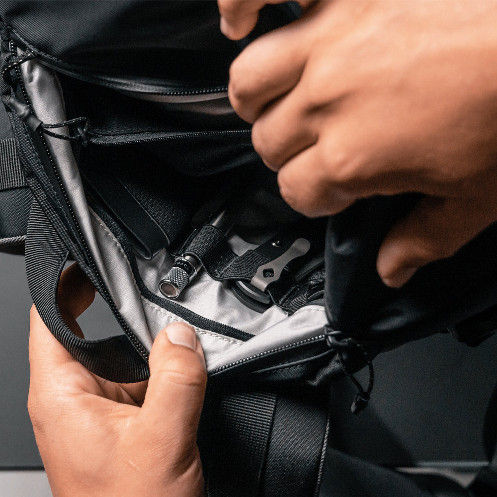 Close up view of knife and pen organized in the SEG28 admin pocket