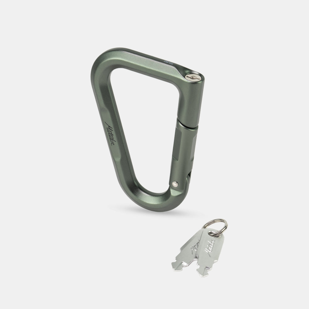 お洒落♪人気商品 ◆BEIS◆The Sport Carabiner in Cobalt Blue The Sport Carabiner in Cobalt Blue