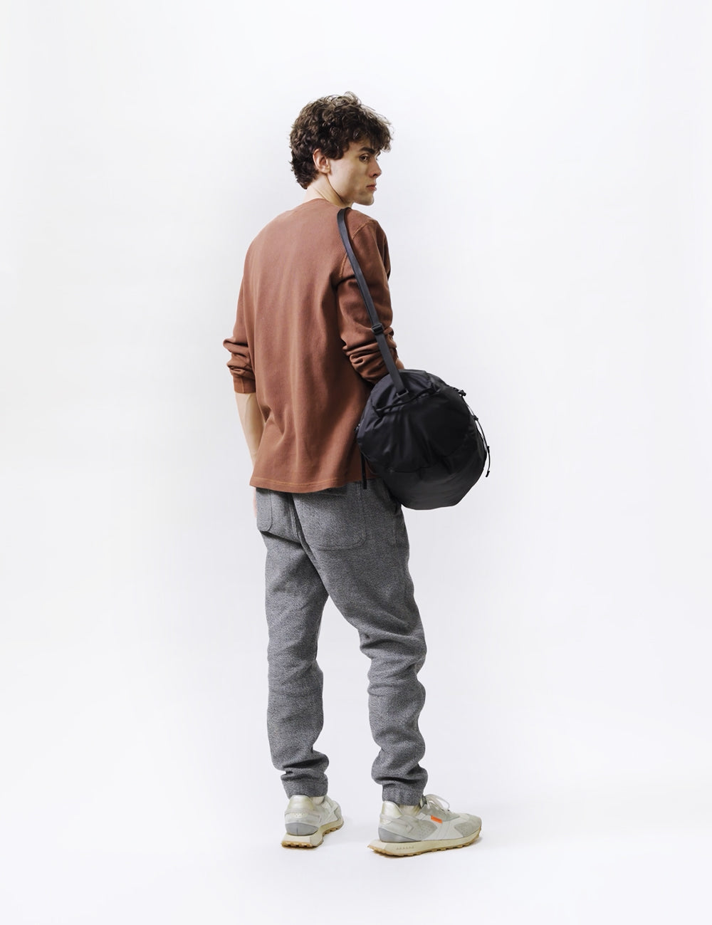 video of man wearing a duffel on his shoulder