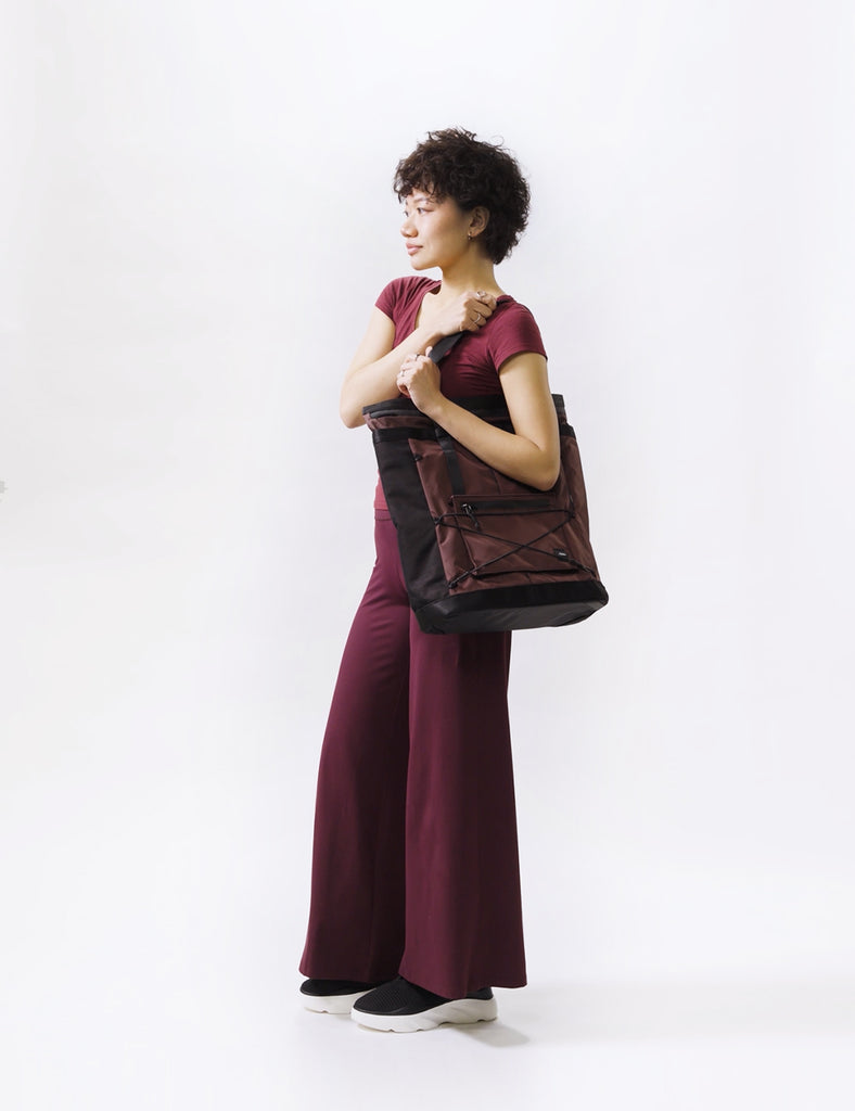 video of woman wearing garnet tote pack